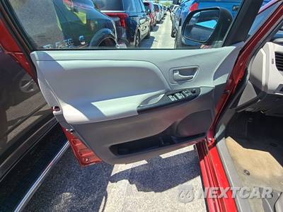 2017 Toyota Sienna L 7-Passenger 119.3" WB - zdjęcie 15 z 44 - miniatura