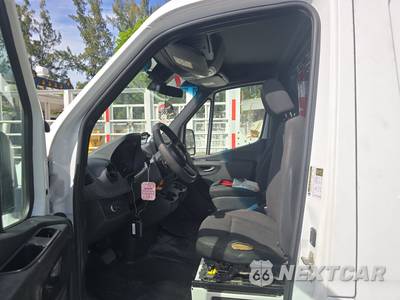 2019 Mercedes-Benz Sprinter 2500 Cargo Van Standard Roof 144.0" WB - zdjęcie 7 z 30 - miniatura