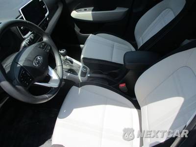 2025 Hyundai Venue SEL - zdjęcie 16 z 23 - miniatura