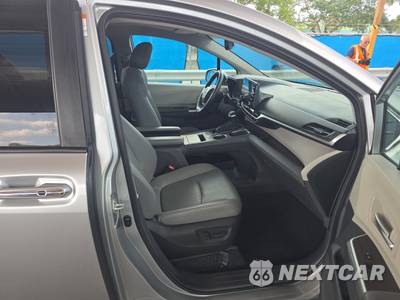 2024 Toyota Sienna XLE 8-Passenger 120.5" WB - zdjęcie 8 z 23 - miniatura