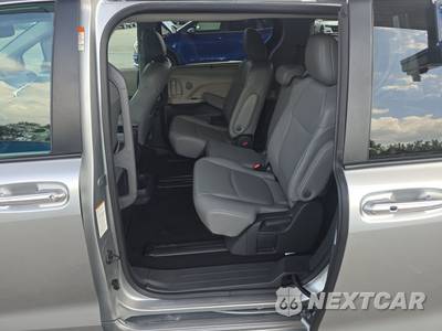 2024 Toyota Sienna XLE 8-Passenger 120.5" WB - zdjęcie 13 z 23 - miniatura