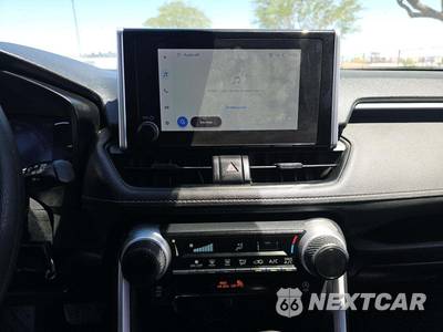 2024 Toyota RAV4 LE - zdjęcie 8 z 11 - miniatura