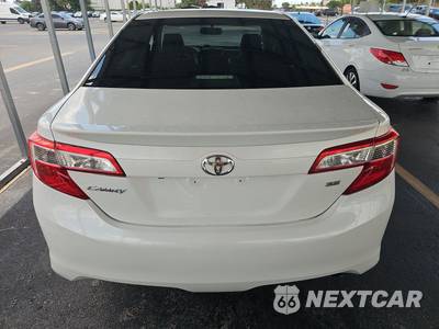 2014 Toyota Camry SE - zdjęcie 5 z 18 - miniatura