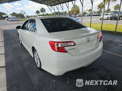 2014 Toyota Camry SE - zdjęcie 6 z 18 - miniatura