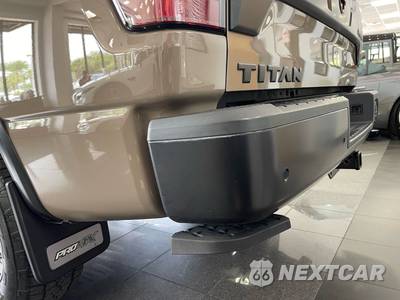 2023 Nissan TITAN PRO-4X Crew Cab Short Bed - zdjęcie 16 z 54 - miniatura