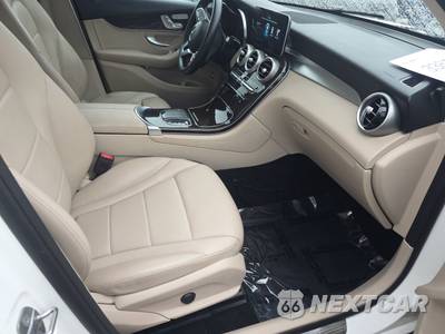 2020 Mercedes-Benz GLC 300 - zdjęcie 8 z 17 - miniatura