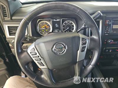 2018 Nissan TITAN XD SV Crew Cab Medium Bed - zdjęcie 10 z 25 - miniatura