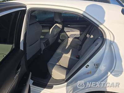 2018 Toyota Camry SE - zdjęcie 13 z 18 - miniatura