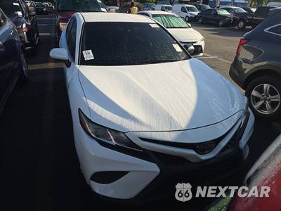 2018 Toyota Camry SE - zdjęcie 2 z 18 - miniatura