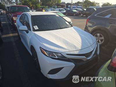2018 Toyota Camry SE - zdjęcie 3 z 18 - miniatura