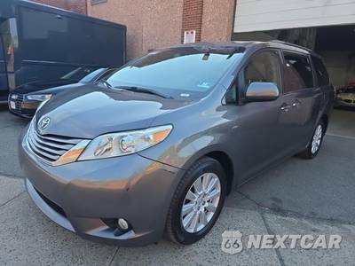 2017 Toyota Sienna XLE Premium 7-Passenger 119.3" WB - zdjęcie 1 z 18 - miniatura