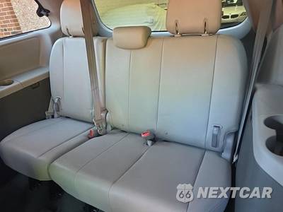 2017 Toyota Sienna XLE Premium 7-Passenger 119.3" WB - zdjęcie 11 z 18 - miniatura