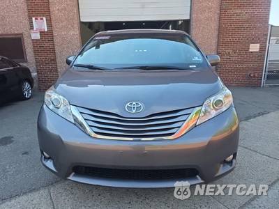 2017 Toyota Sienna XLE Premium 7-Passenger 119.3" WB - zdjęcie 2 z 18 - miniatura