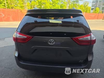 2017 Toyota Sienna XLE Premium 7-Passenger 119.3" WB - zdjęcie 5 z 18 - miniatura
