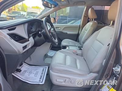 2017 Toyota Sienna XLE Premium 7-Passenger 119.3" WB - zdjęcie 7 z 18 - miniatura