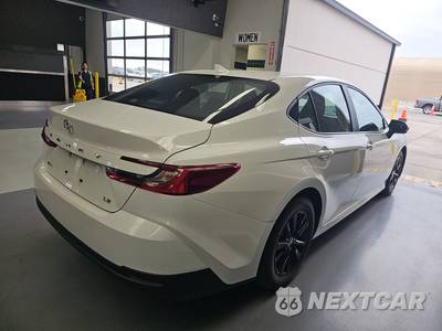 2025 Toyota Camry LE - zdjęcie 4 z 18 - miniatura