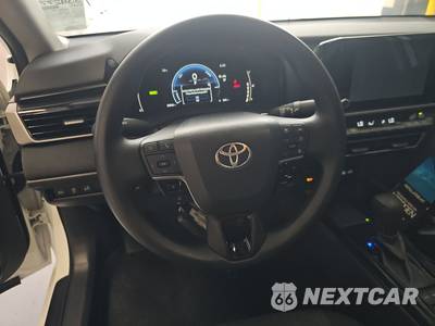 2025 Toyota Camry LE - zdjęcie 10 z 18 - miniatura
