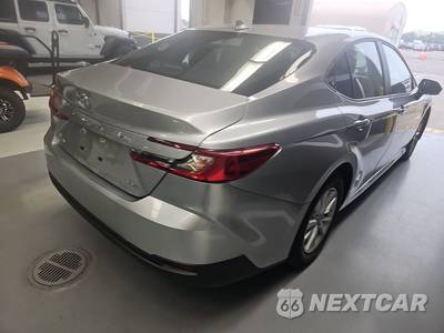 2025 Toyota Camry LE - zdjęcie 4 z 21 - miniatura