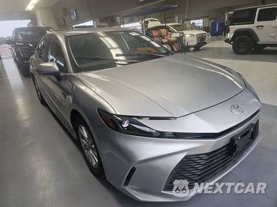 2025 Toyota Camry LE - zdjęcie 3 z 21 - miniatura