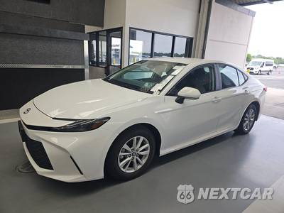 2025 Toyota Camry LE - zdjęcie 1 z 17 - miniatura