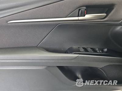 2025 Toyota Camry LE - zdjęcie 9 z 17 - miniatura