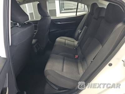 2025 Toyota Camry LE - zdjęcie 13 z 17 - miniatura