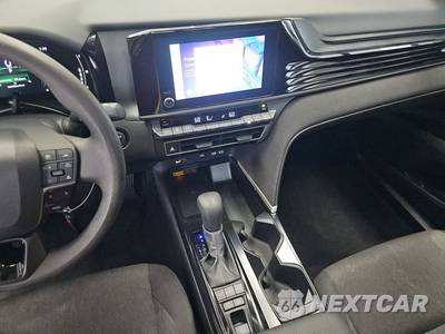 2025 Toyota Camry LE - zdjęcie 11 z 17 - miniatura