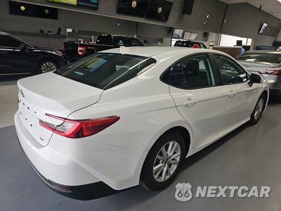 2025 Toyota Camry LE - zdjęcie 4 z 17 - miniatura