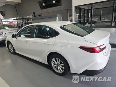 2025 Toyota Camry LE - zdjęcie 6 z 17 - miniatura