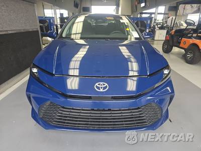 2025 Toyota Camry LE - zdjęcie 2 z 19 - miniatura