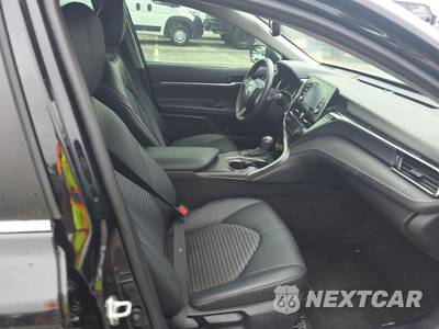 2024 Toyota Camry SE - zdjęcie 8 z 44 - miniatura