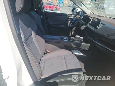 2023 Nissan Rogue SV - zdjęcie 8 z 21 - miniatura