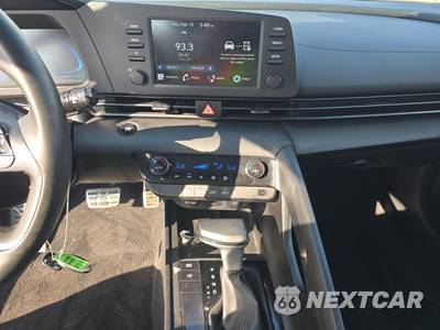 2025 Hyundai Elantra SEL Sport - zdjęcie 6 z 21 - miniatura