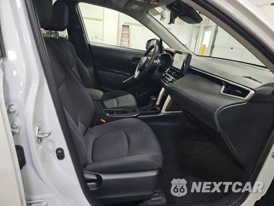 2024 Toyota Corolla Cross LE - zdjęcie 14 z 47 - miniatura