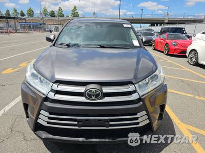 2019 Toyota Highlander LE - zdjęcie 2 z 35 - miniatura
