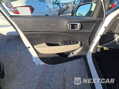 2025 Hyundai Venue SEL - zdjęcie 9 z 26 - miniatura