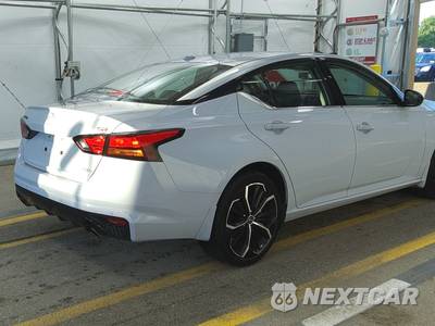 2025 Nissan Altima SR - zdjęcie 4 z 29 - miniatura