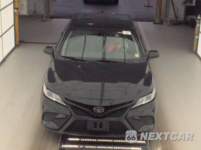 2020 Toyota Camry SE - zdjęcie 2 z 40 - miniatura