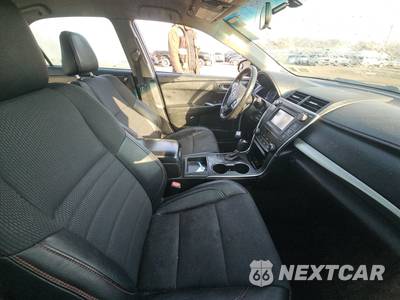 2017 Toyota Camry LE - zdjęcie 8 z 70 - miniatura
