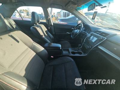 2016 Toyota Camry SE - zdjęcie 8 z 45 - miniatura