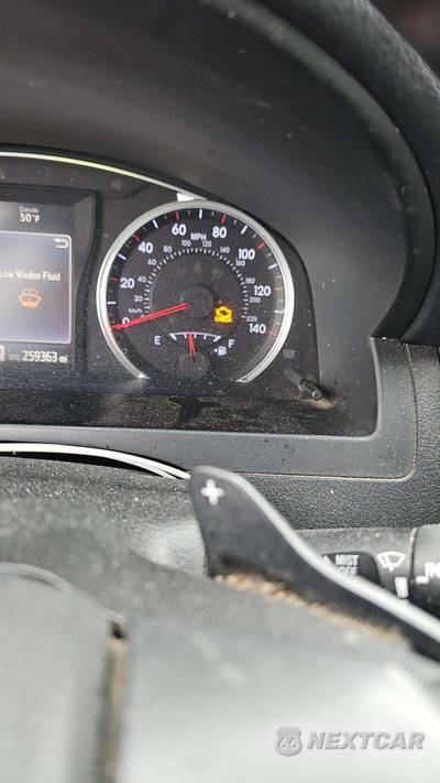 2016 Toyota Camry SE - zdjęcie 39 z 48 - miniatura