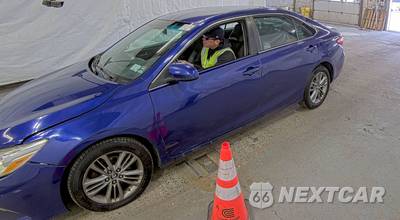 2016 Toyota Camry SE - zdjęcie 1 z 48 - miniatura