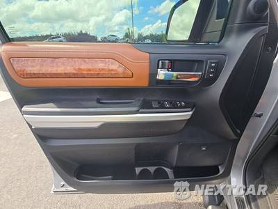 2017 Toyota Tundra 1794 Edition Crew Cab Short Bed - zdjęcie 9 z 28 - miniatura