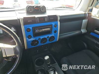 2007 Toyota FJ Cruiser w/Rear Doors - zdjęcie 11 z 38 - miniatura