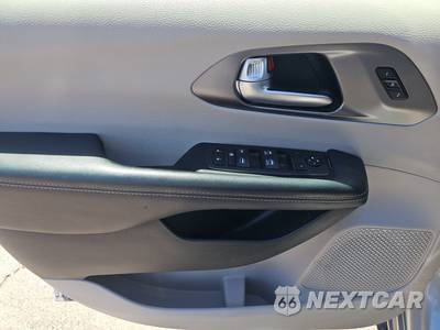 2024 Chrysler Pacifica Touring L 121.6" WB - zdjęcie 9 z 25 - miniatura