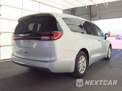 2024 Chrysler Pacifica Touring L 121.6" WB - zdjęcie 4 z 25 - miniatura