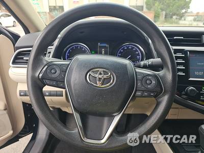 2018 Toyota Camry LE - zdjęcie 10 z 42 - miniatura