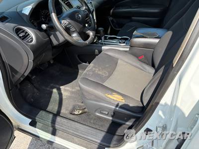 2019 Nissan Pathfinder SV - zdjęcie 6 z 16 - miniatura