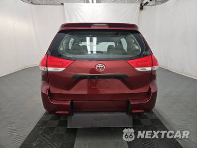 2011 Toyota Sienna 7-Passenger 119.3" WB - zdjęcie 5 z 19 - miniatura