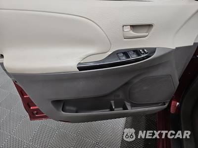 2011 Toyota Sienna 7-Passenger 119.3" WB - zdjęcie 9 z 19 - miniatura